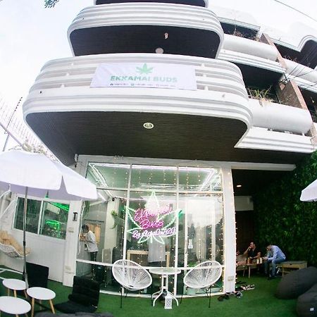 420 Hostel - Ekkamai Buds & Beds Bangkok Exteriör bild