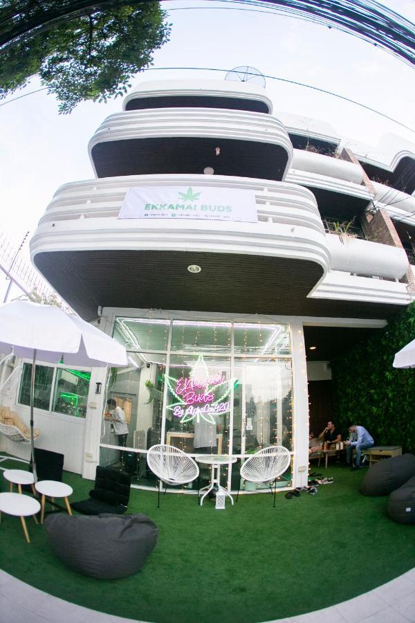 420 Hostel - Ekkamai Buds & Beds Bangkok Exteriör bild