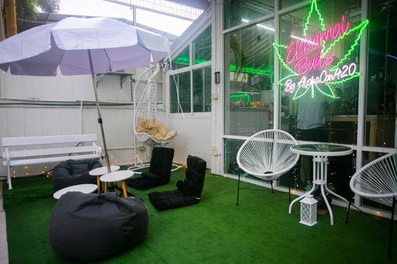 420 Hostel - Ekkamai Buds & Beds Bangkok Exteriör bild