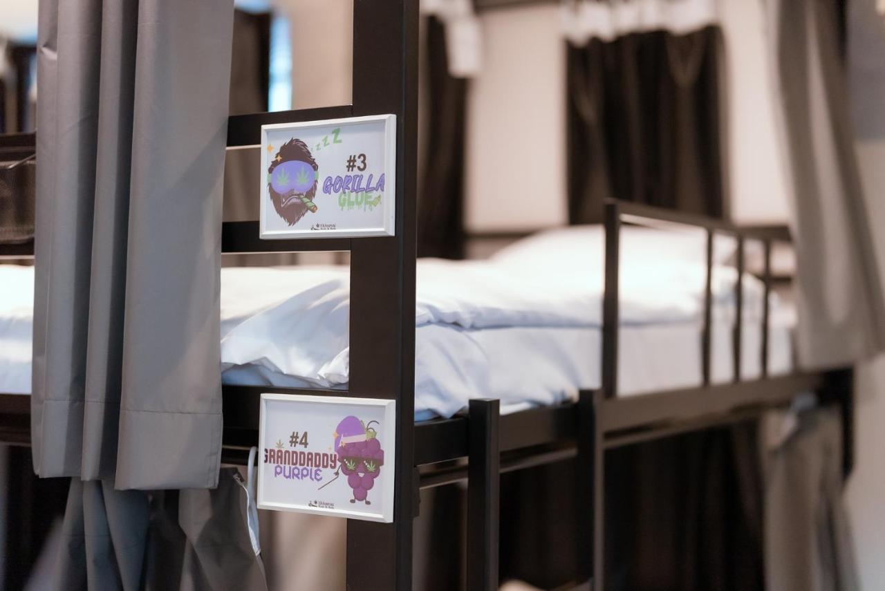 420 Hostel - Ekkamai Buds & Beds Bangkok Exteriör bild