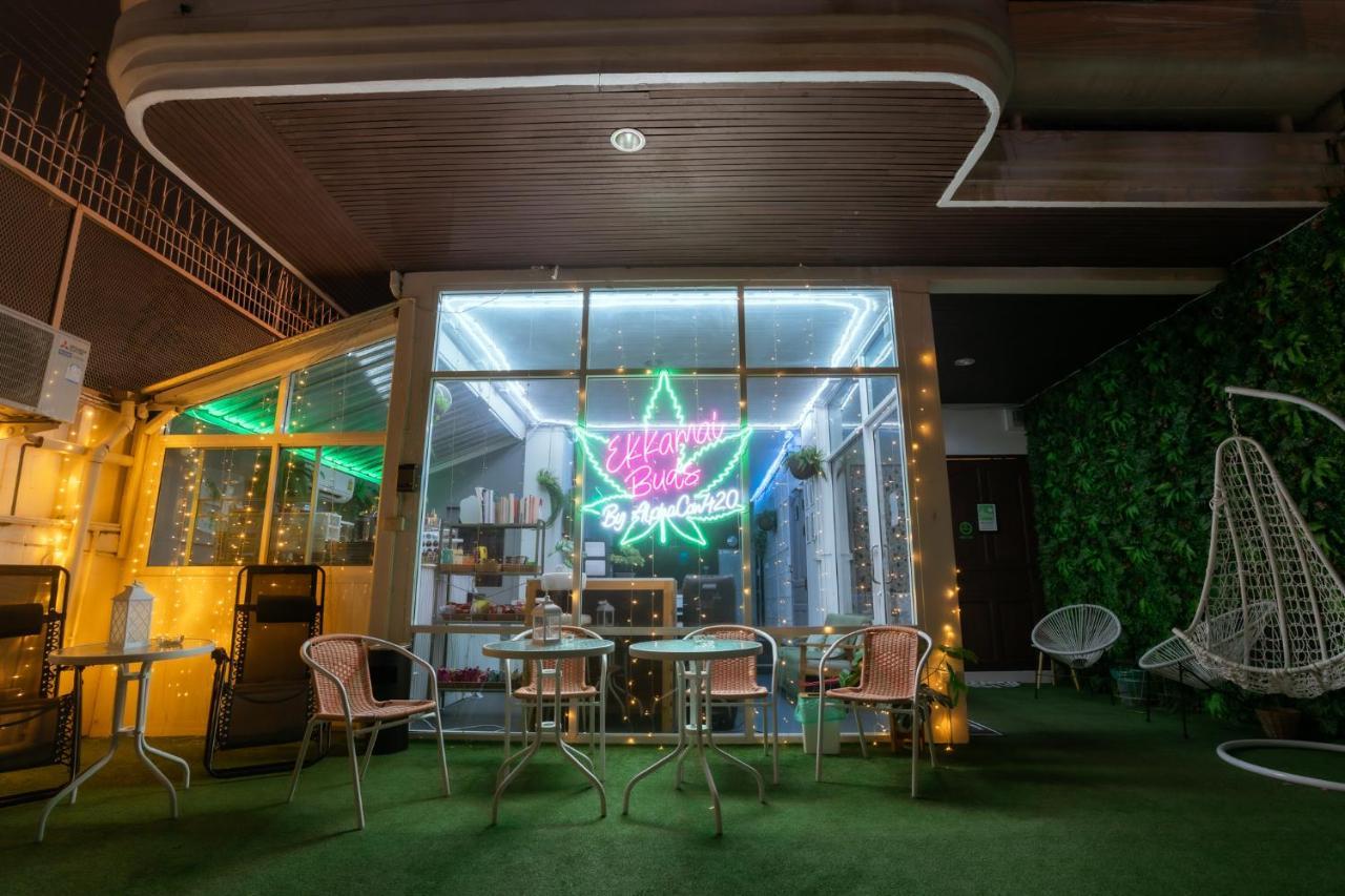 420 Hostel - Ekkamai Buds & Beds Bangkok Exteriör bild