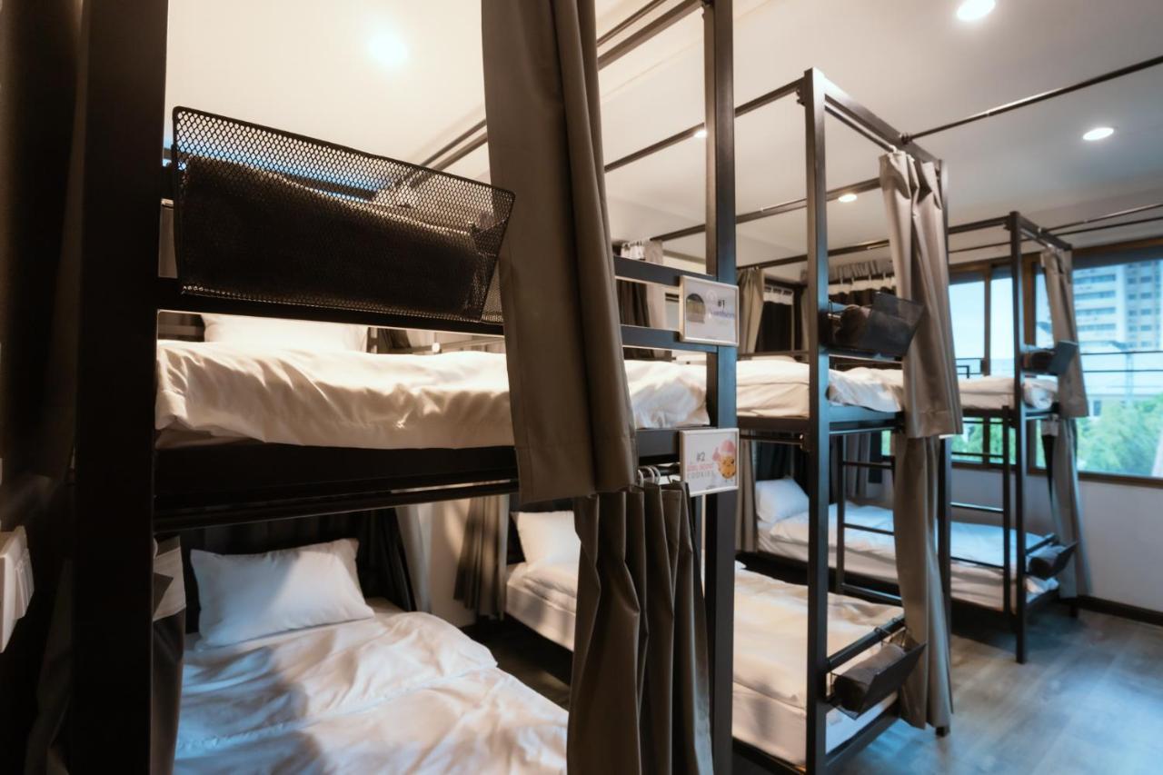 420 Hostel - Ekkamai Buds & Beds Bangkok Exteriör bild