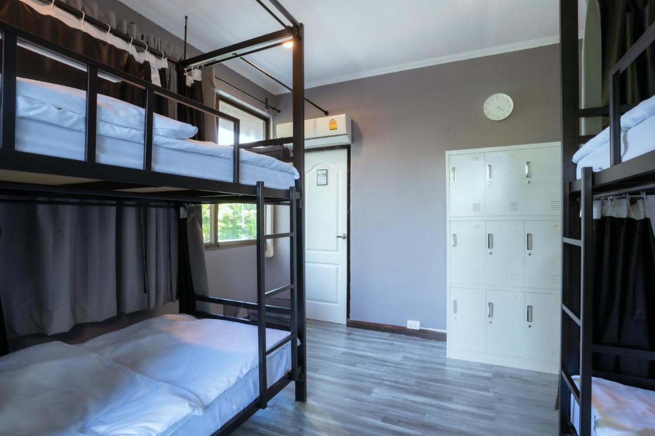 420 Hostel - Ekkamai Buds & Beds Bangkok Exteriör bild