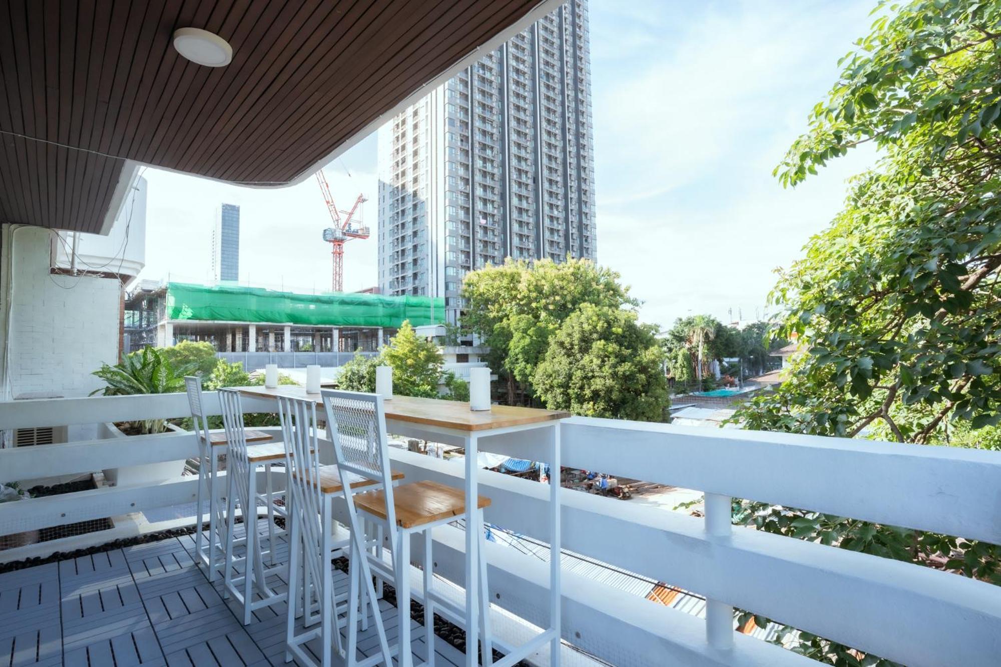 420 Hostel - Ekkamai Buds & Beds Bangkok Exteriör bild