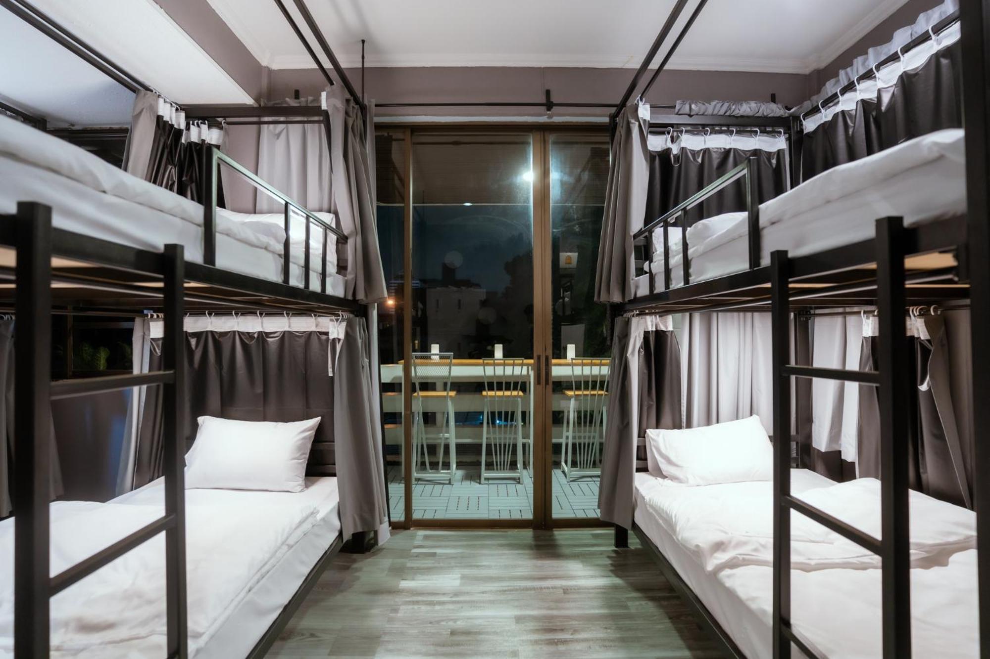 420 Hostel - Ekkamai Buds & Beds Bangkok Exteriör bild