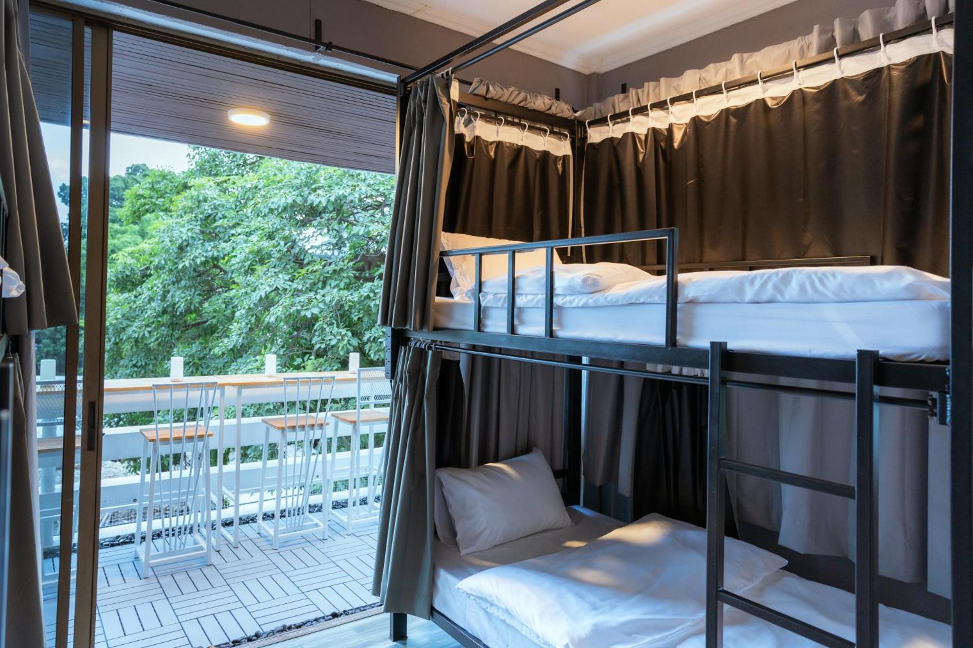 420 Hostel - Ekkamai Buds & Beds Bangkok Exteriör bild