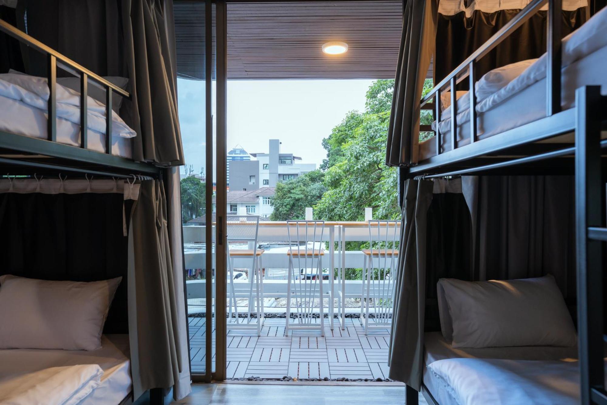 420 Hostel - Ekkamai Buds & Beds Bangkok Exteriör bild