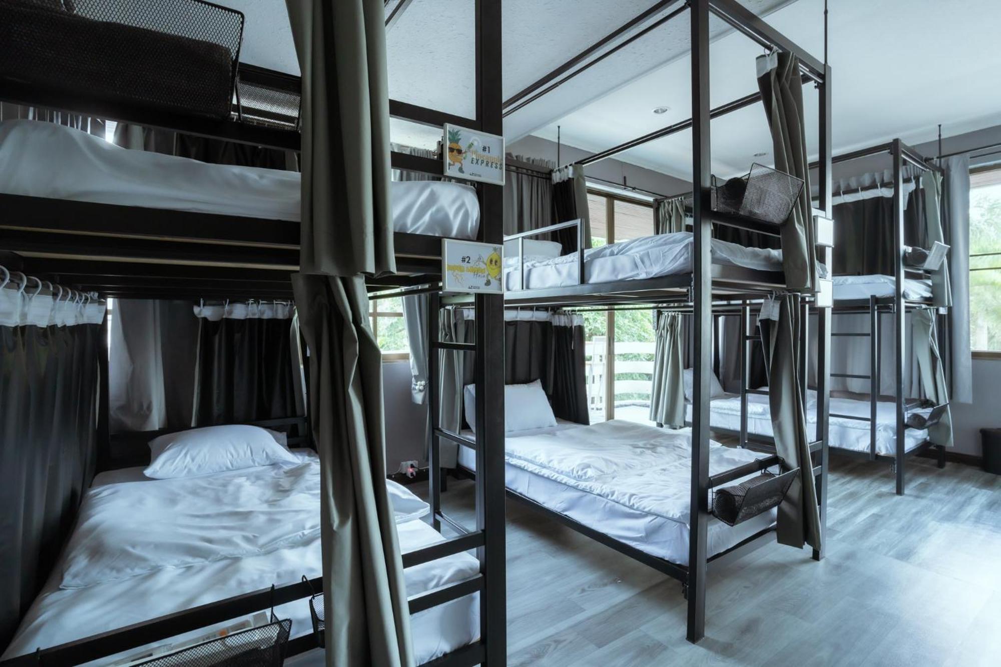 420 Hostel - Ekkamai Buds & Beds Bangkok Exteriör bild