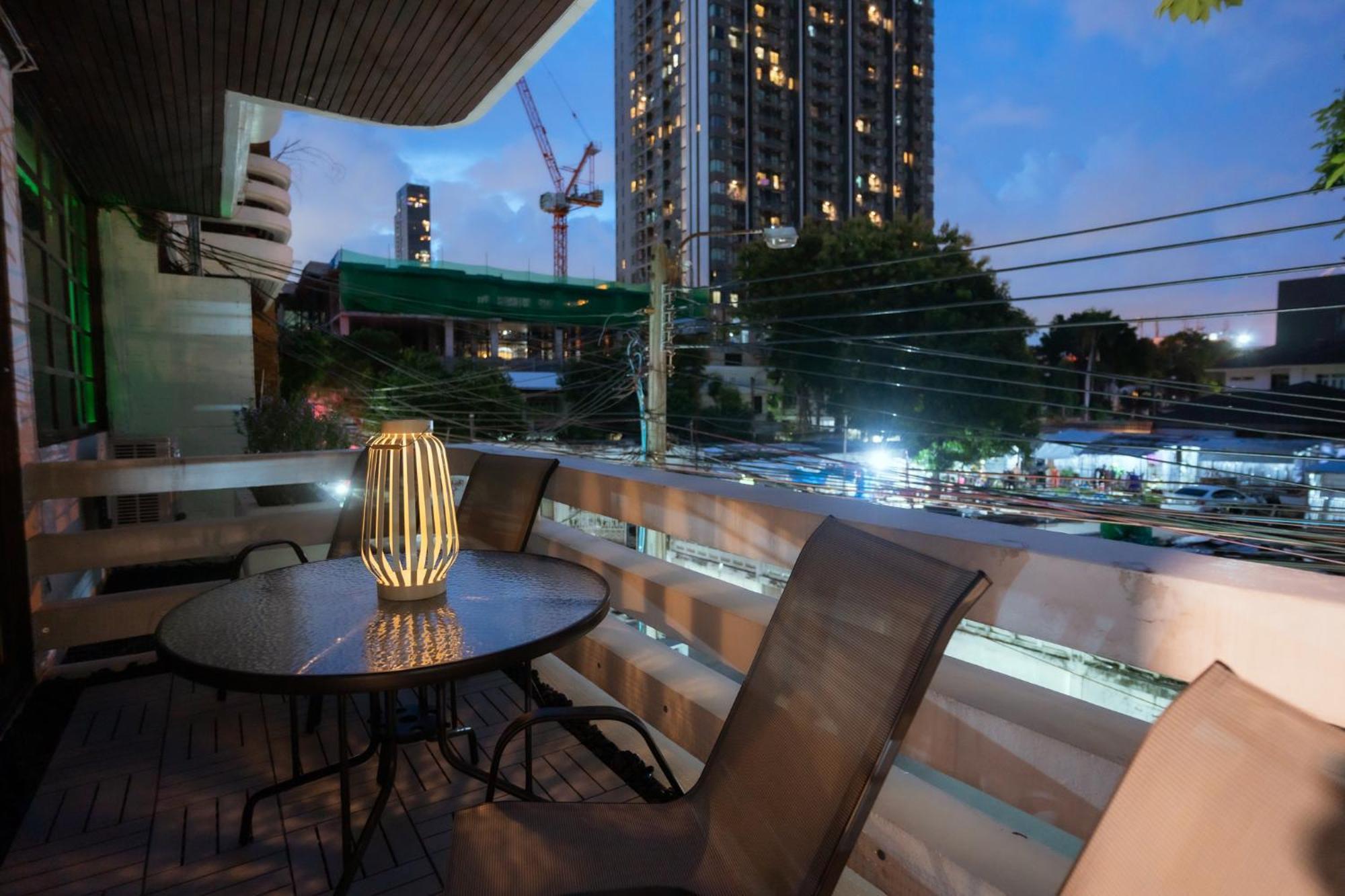 420 Hostel - Ekkamai Buds & Beds Bangkok Exteriör bild